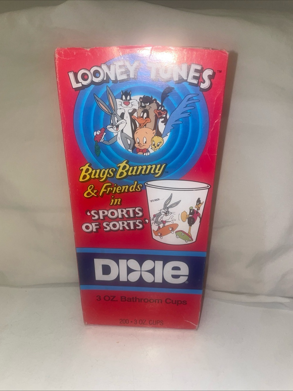 1989 Dixie  Looney Tunes Bugs Bunny & Friends 3oz Bathroom Cups 200 count